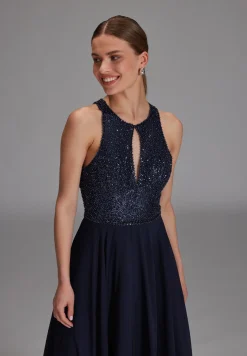 Abendkleid mit Stickerei und Cut-Out Detail