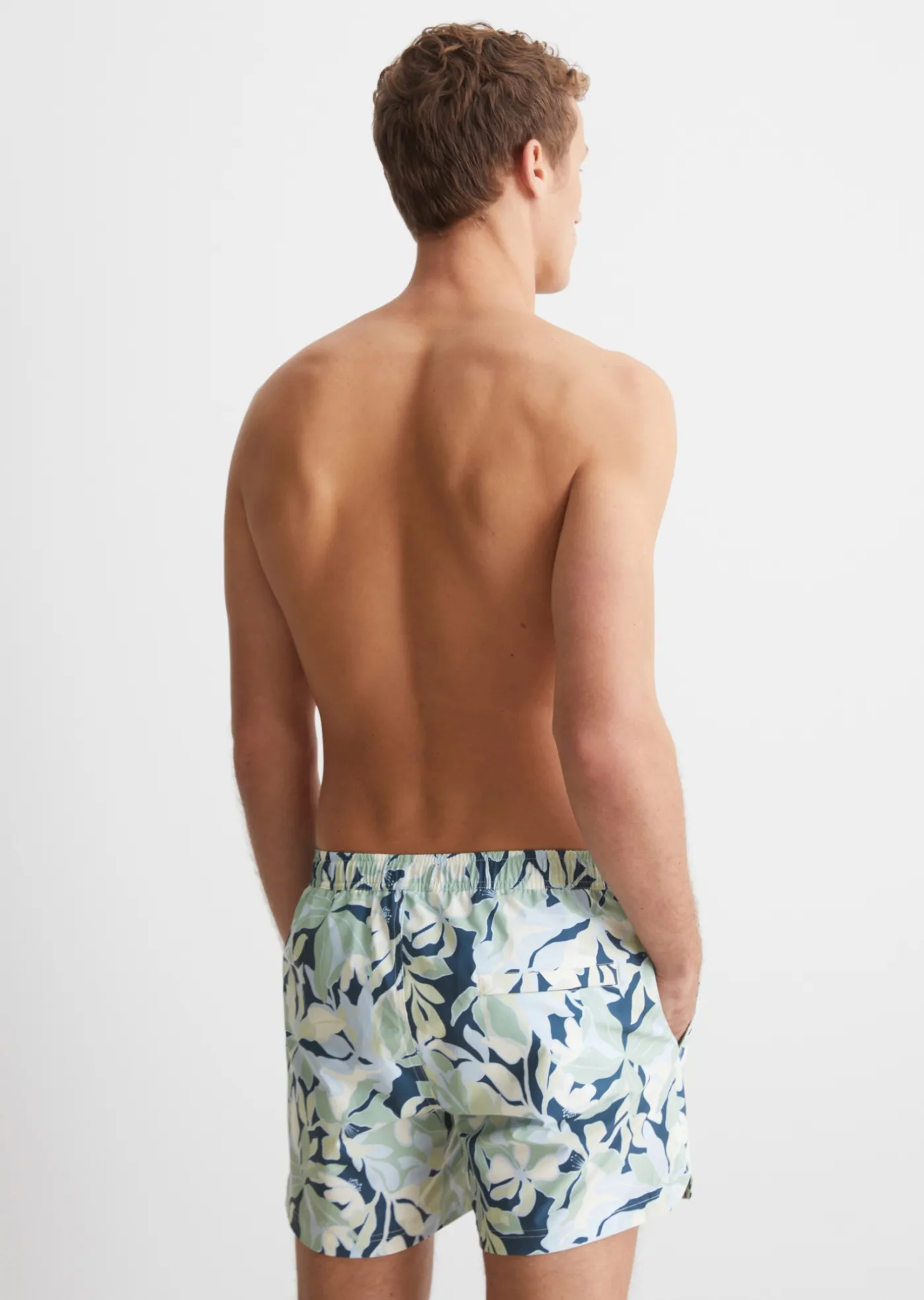 BADESHORTS AUS RECYCELTEM MATERIAL