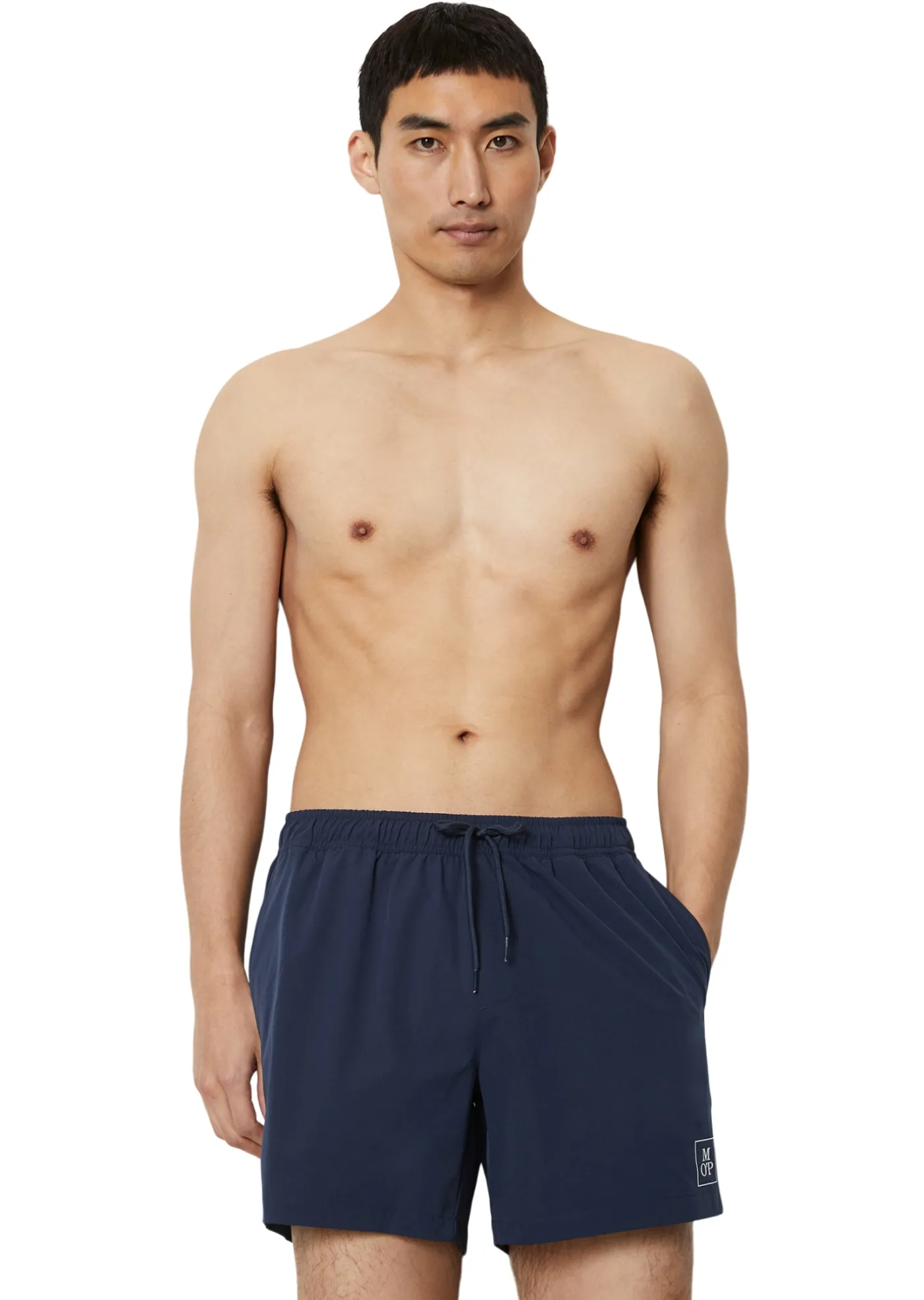 BADESHORTS AUS RECYCELTEM MATERIAL