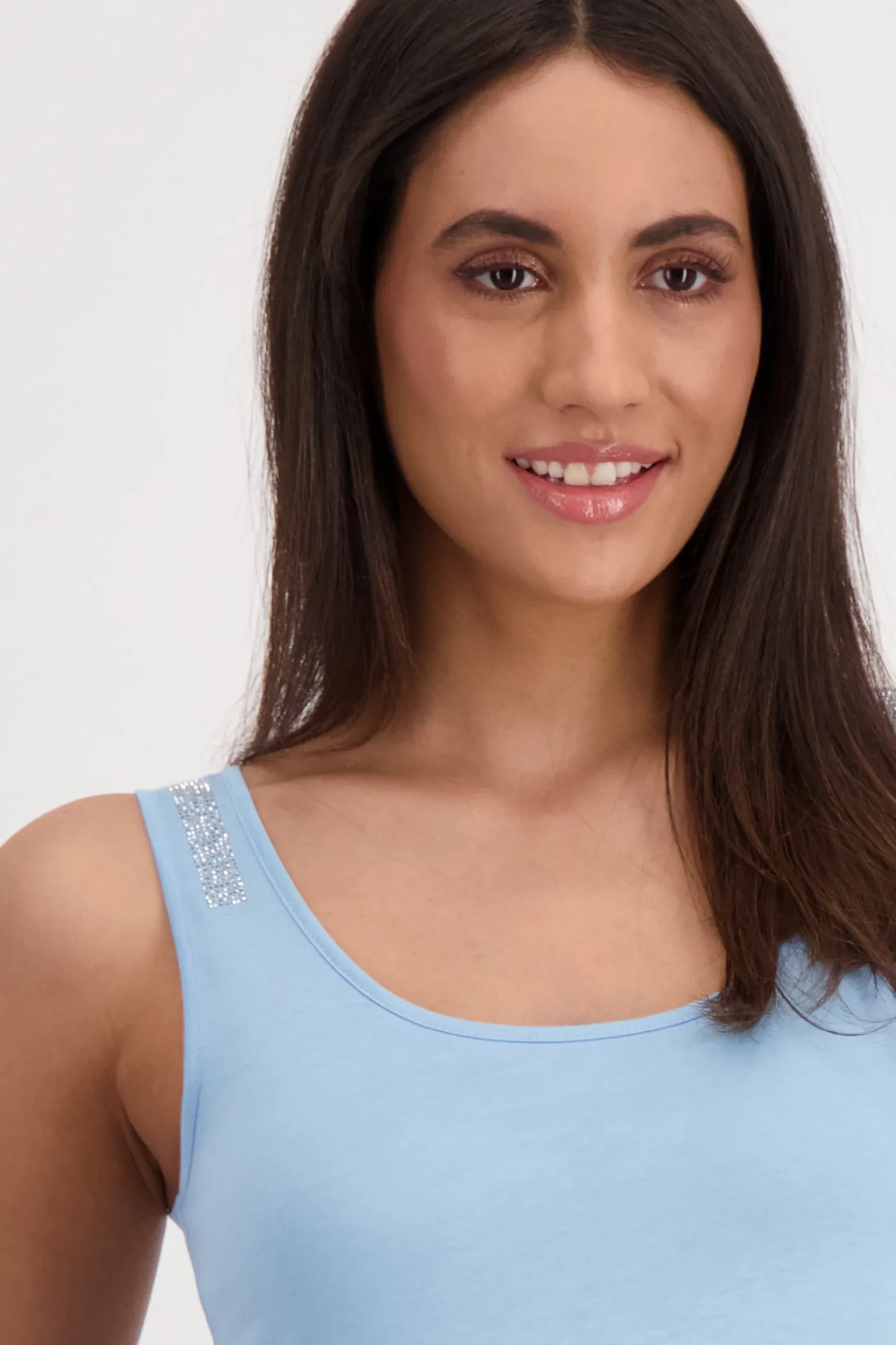 Basic-Top mit Schmuck