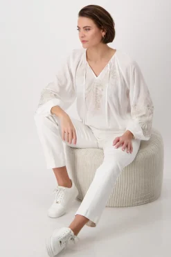 Bluse mit Stickerei