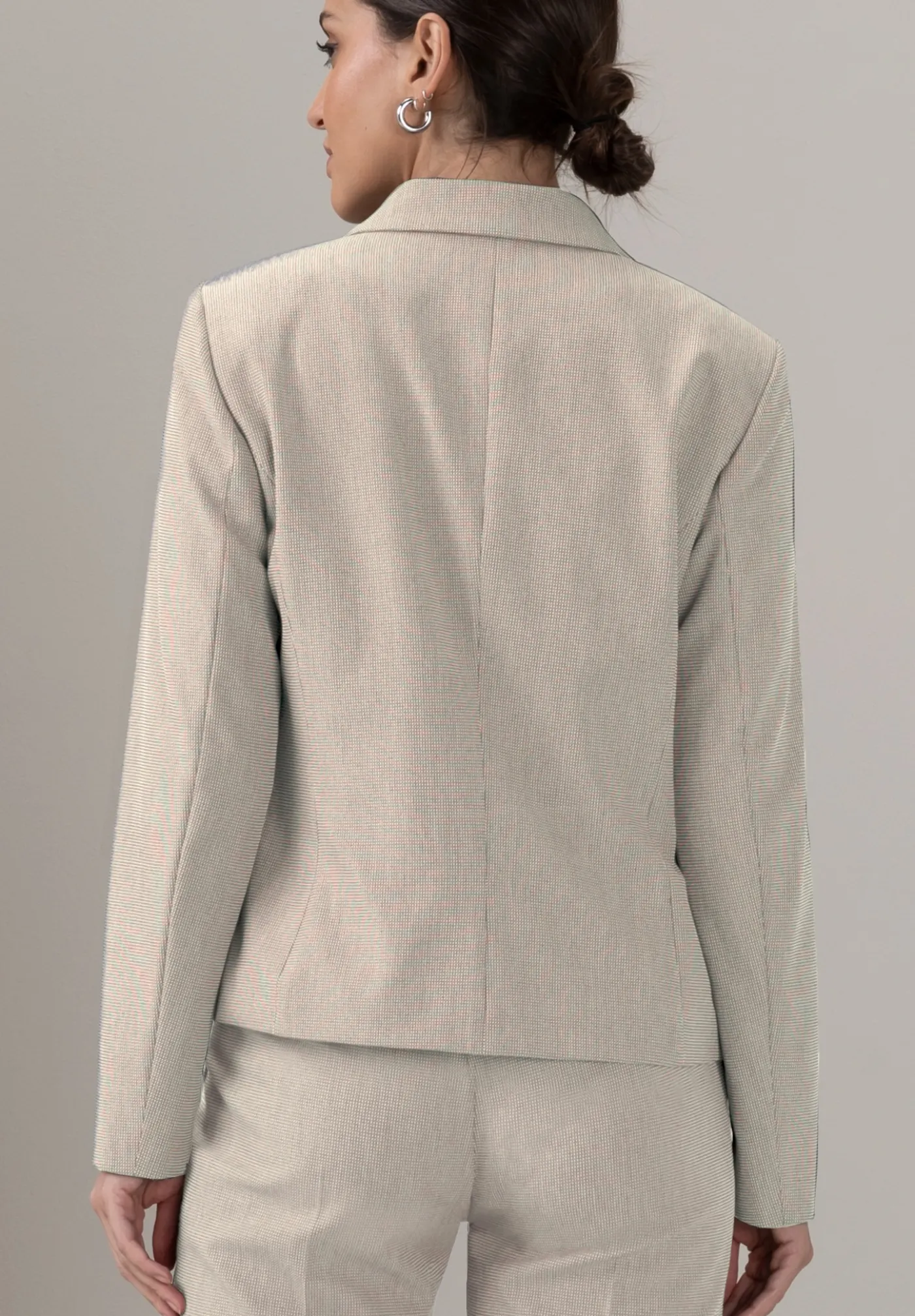 Cooler Kurzblazer mit Reverskragen und Leistentaschen