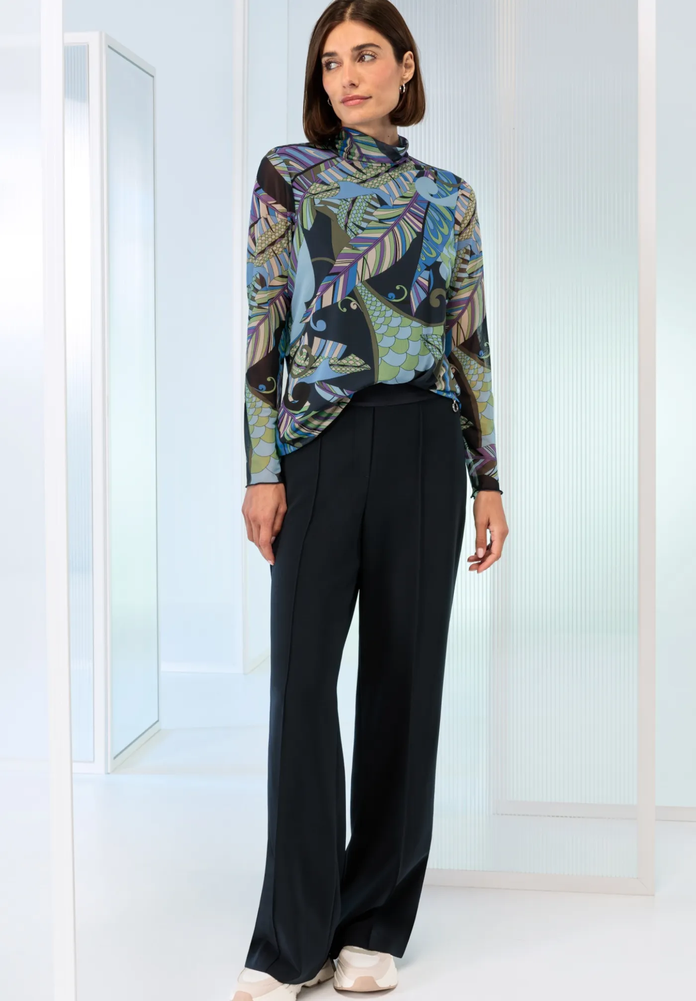 Cooles Print-Shirt mit Rollkragen in Mesh-Ware