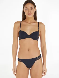 Exclusive String mit Spitzen-Details