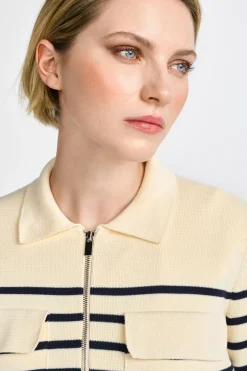 Gestreifte Strickjacke