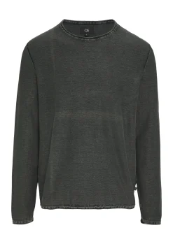 Gewaschener Strickpullover mit Rollkante