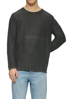 Gewaschener Strickpullover mit Rollkante