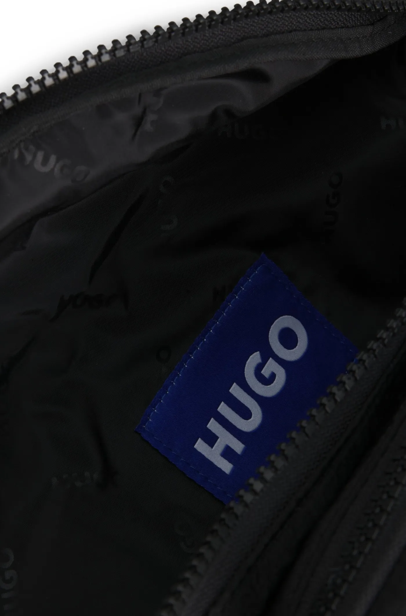 Gürteltasche mit Reißverschluss und besticktem Logo-Aufnäher
