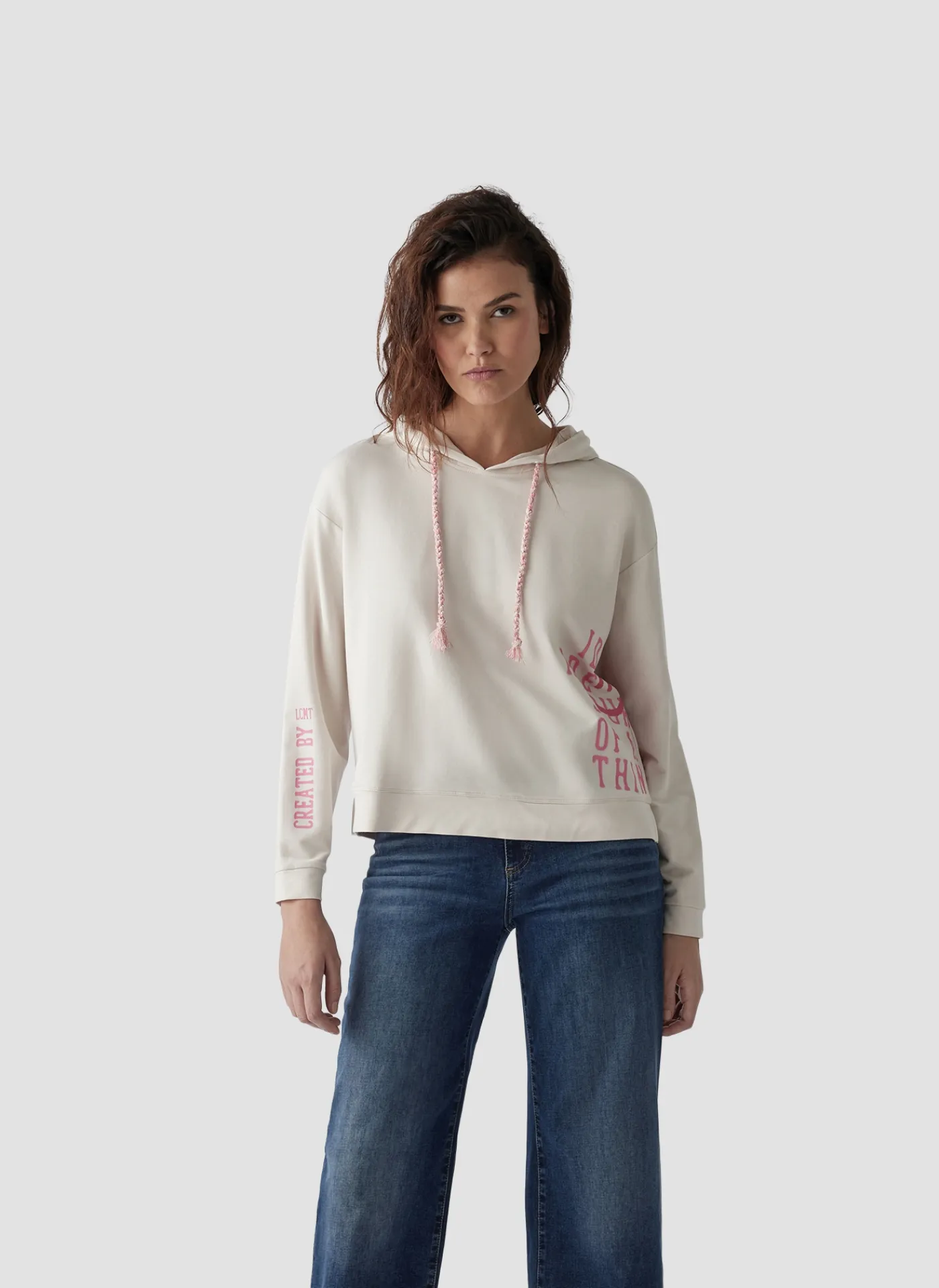 Hoodie mit stylischem Schriftzug und gemütlicher Kapuze