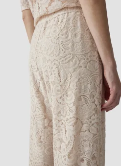 Hose mit floraler Spitze