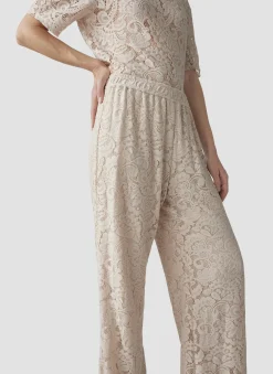 Hose mit floraler Spitze