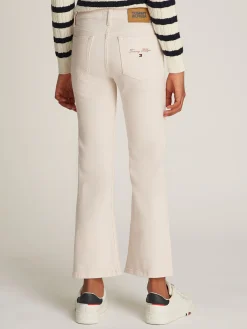Jeans mit ausgestelltem Bein