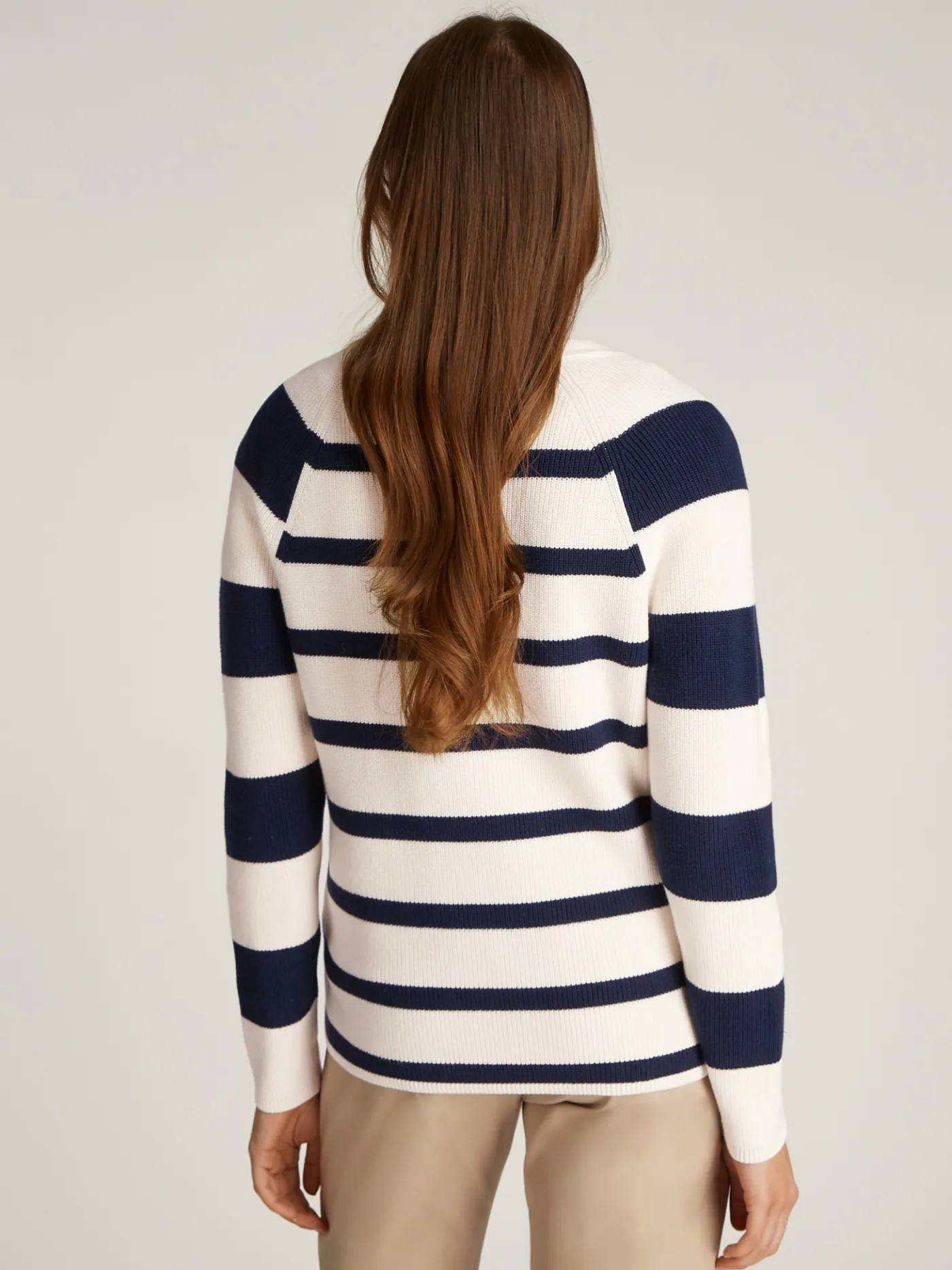Pullover mit V-Ausschnitt und Perlfangmuster