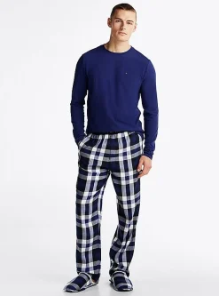 Pyjama und Hausschuhe im Geschenkset