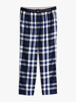 Pyjama und Hausschuhe im Geschenkset