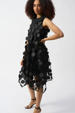 Ärmelloses Trapezkleid mit Punkten in 3D-Optik