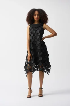 Ärmelloses Trapezkleid mit Punkten in 3D-Optik
