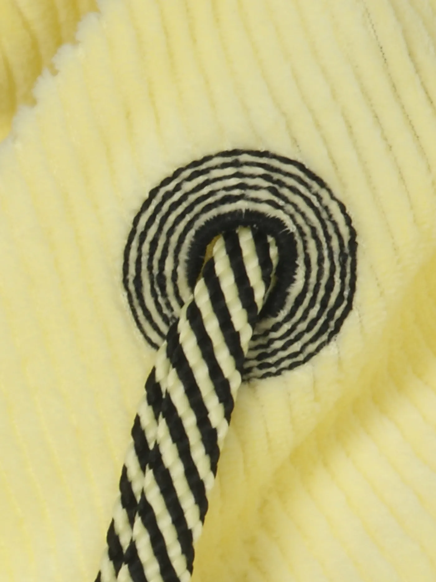 Samtiges Cord Sweatshirt mit Kängurutasche