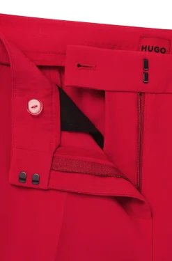 Slim-Fit Hose aus Stretch-Gewebe mit Logo-Niete