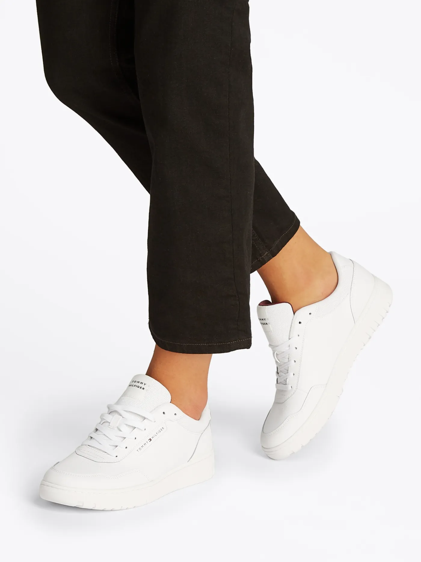 SNEAKER