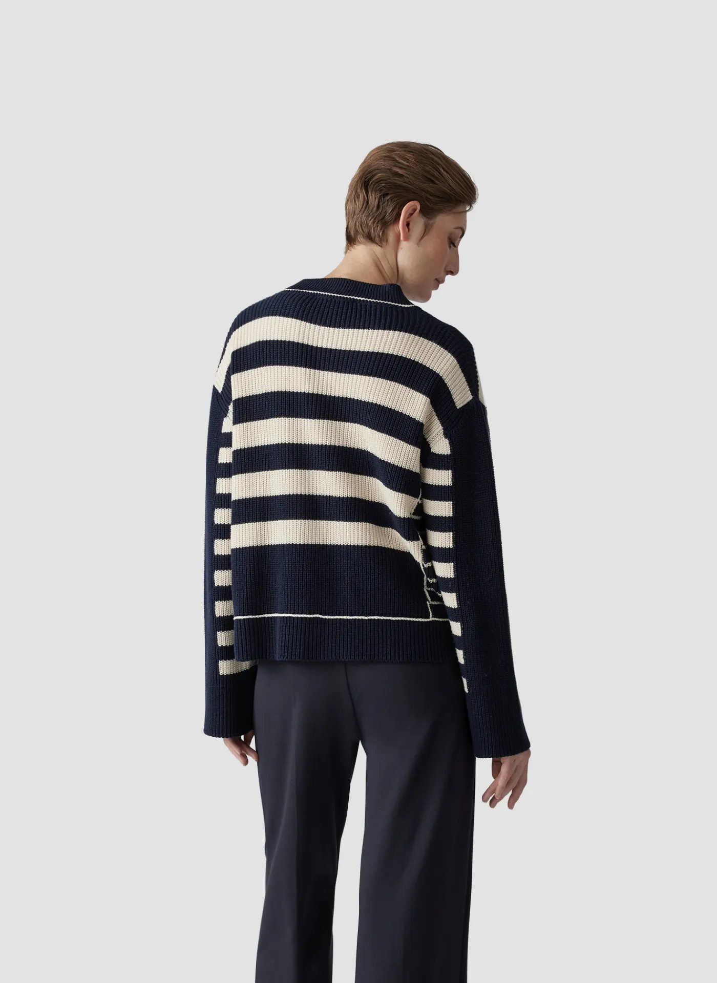Strickjacke mit Perlfang-Strickart und Streifenmuster