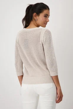 Strickpullover mit Schmuck