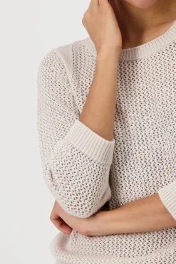 Strickpullover mit Schmuck