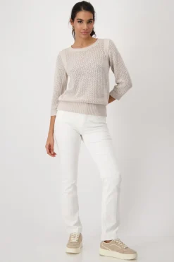 Strickpullover mit Schmuck