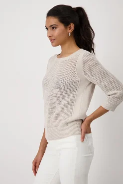 Strickpullover mit Schmuck