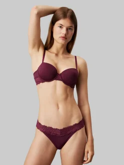 String - CK Attraction