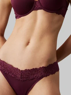 String - CK Attraction
