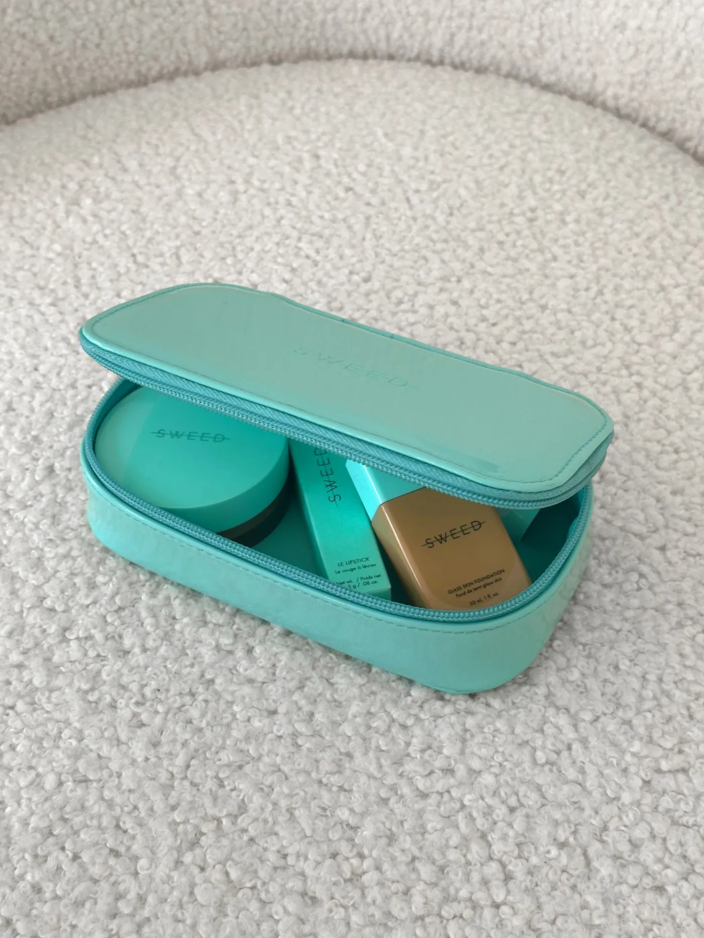 THE MAKEUP BAG