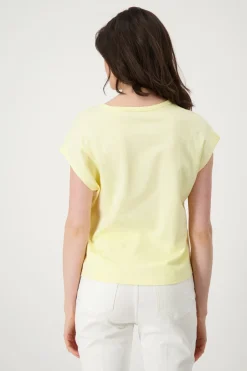 T-Shirt mit Kettenschmuck