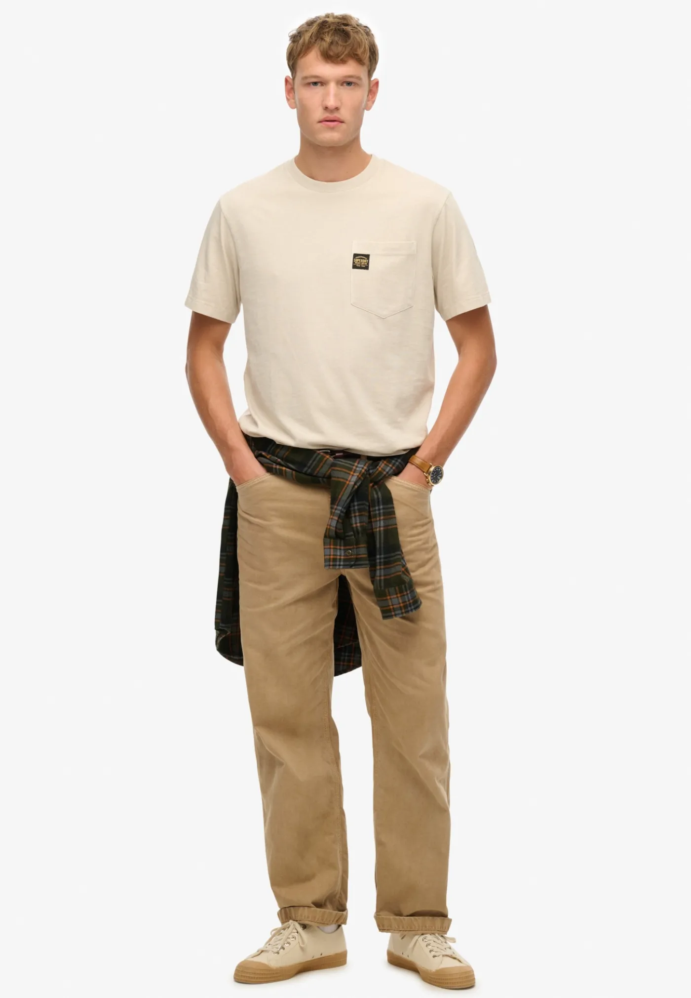 T-Shirt mit Tasche und Kontrastnähten